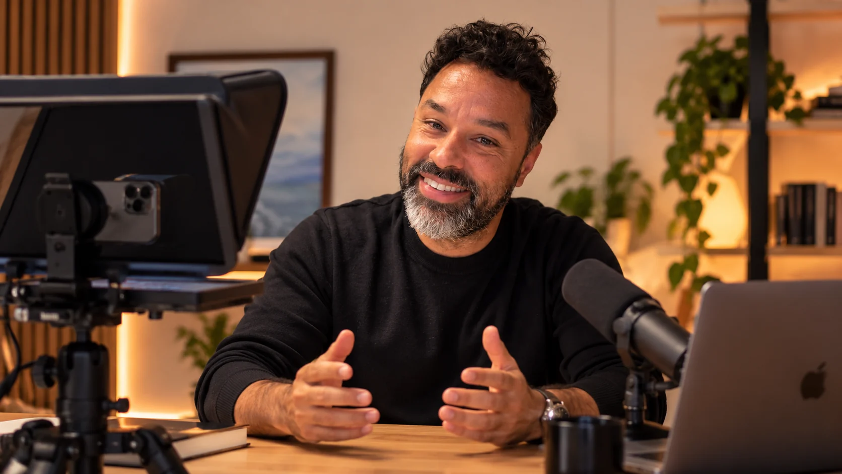 Alfredo Silva recording an episode